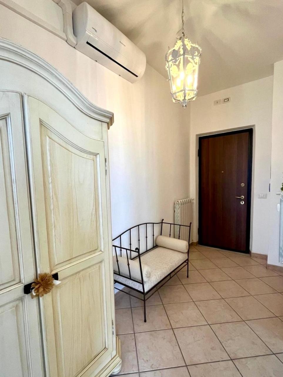 Appartamento Ciampino - Cavaliere Di Cuori ภายนอก รูปภาพ